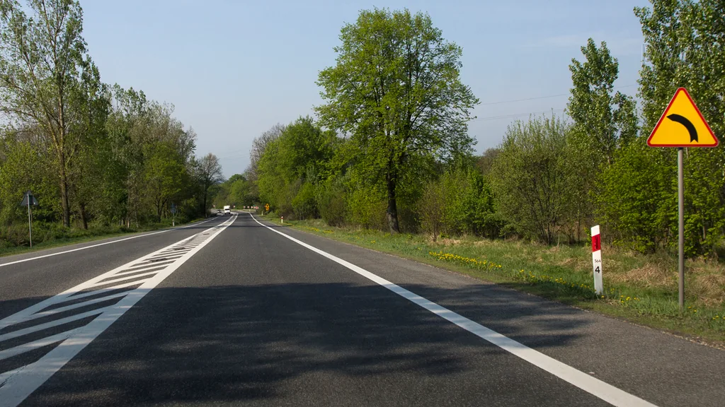 Zdjęcie do pytania: Czy w przedstawionej sytuacji jesteś ostrzegany o kilku nieb...