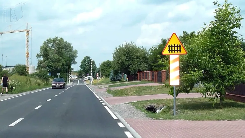 Zdjęcie do pytania: Czy przed wjazdem na przejazd kolejowy oznaczony tym znakiem...