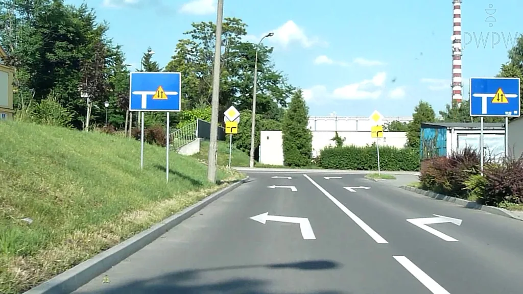 Zdjęcie do pytania: Czy w tej sytuacji masz prawo zmienić pas ruchu bezpośrednio...