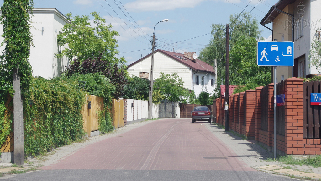 Zdjęcie do pytania: Czy na drodze za tym znakiem masz obowiązek ustąpić pierwsze...