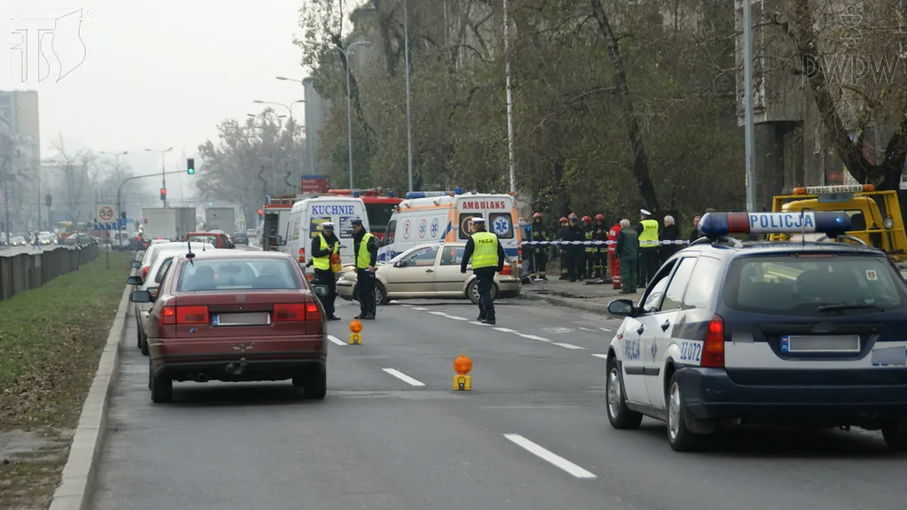 Zdjęcie do pytania: Czy uczestnicząc w wypadku drogowym, w którym są zabici, po ...