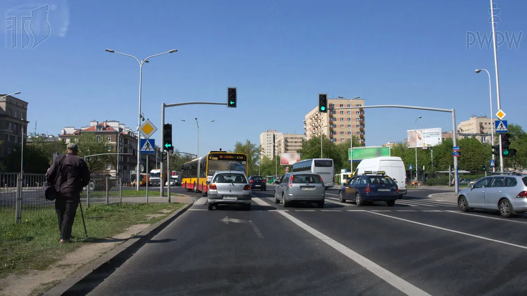 Zdjęcie do pytania: Czy w tej sytuacji sygnał świetlny nadawany dla Twojego pasa...