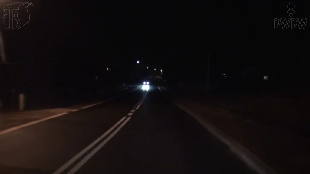 Zdjęcie do pytania: Czy w czasie jazdy w nocy masz obowiązek zwiększyć uwagę?...