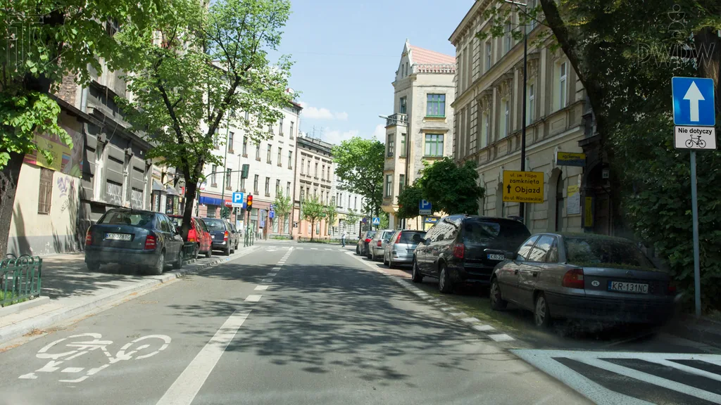 Zdjęcie do pytania: Czy na tej drodze możesz spodziewać się rowerzystów nadjeżdż...
