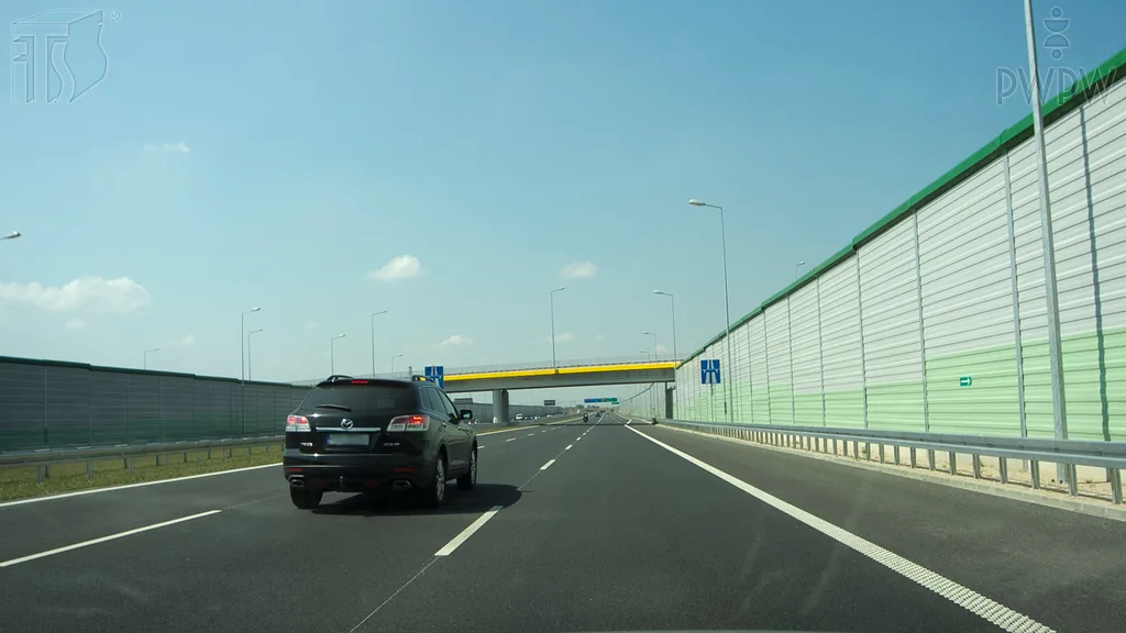Zdjęcie do pytania: Czy w tej sytuacji, na autostradzie, wolno Ci kontynuować wy...