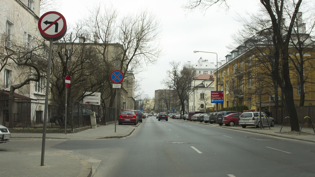 Zdjęcie do pytania: Czy w przedstawionej sytuacji wolno Ci skręcić w lewo?...