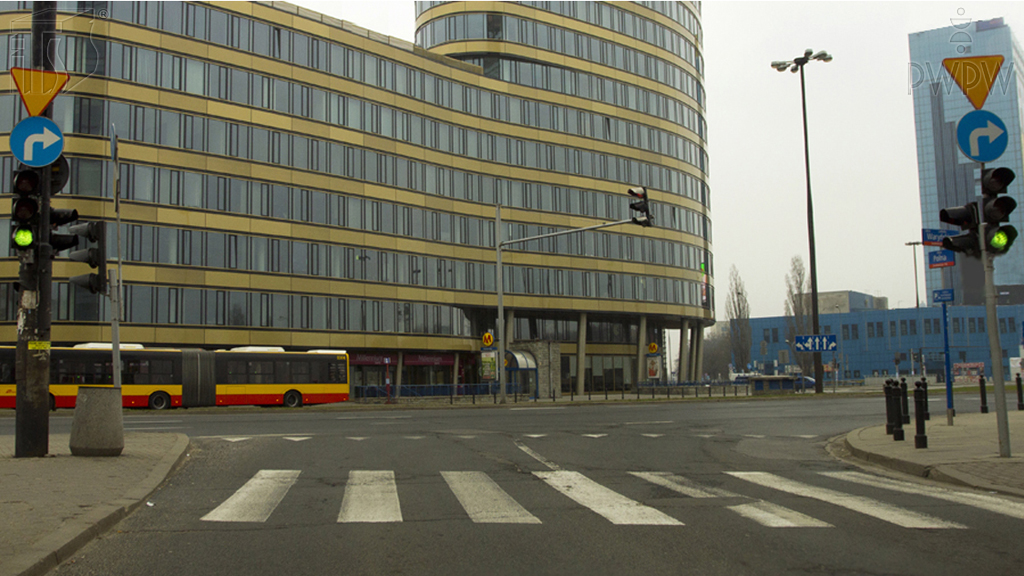 Zdjęcie do pytania: Czy z zajmowanego pasa ruchu wolno Ci skręcić w lewo?...