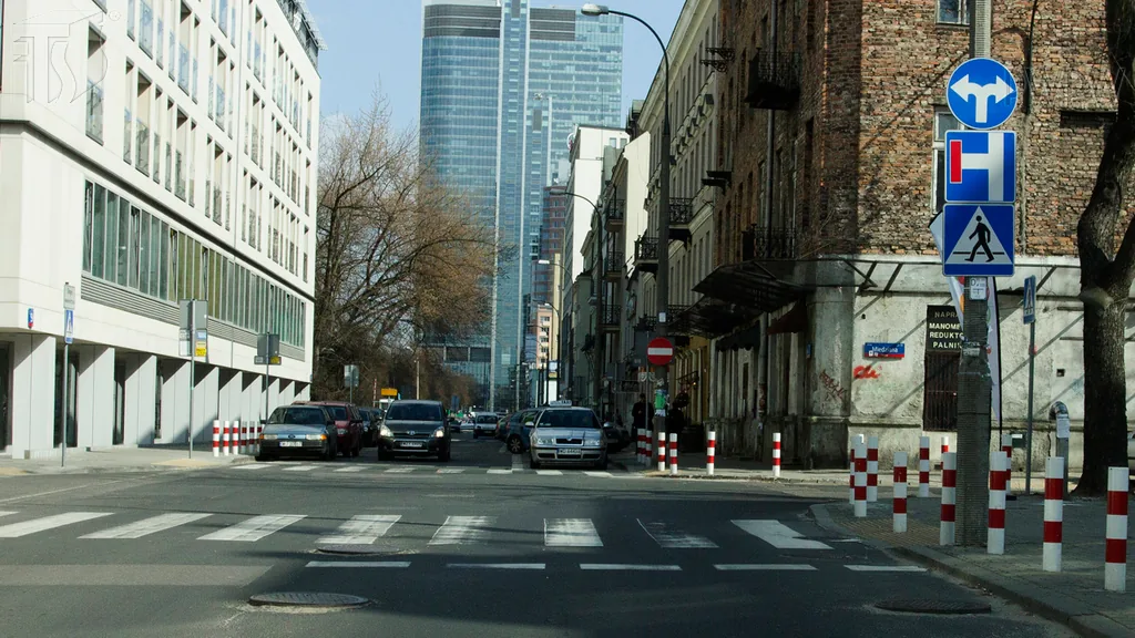 Zdjęcie do pytania: Czy w przedstawionej sytuacji masz obowiązek skręcić wyłączn...