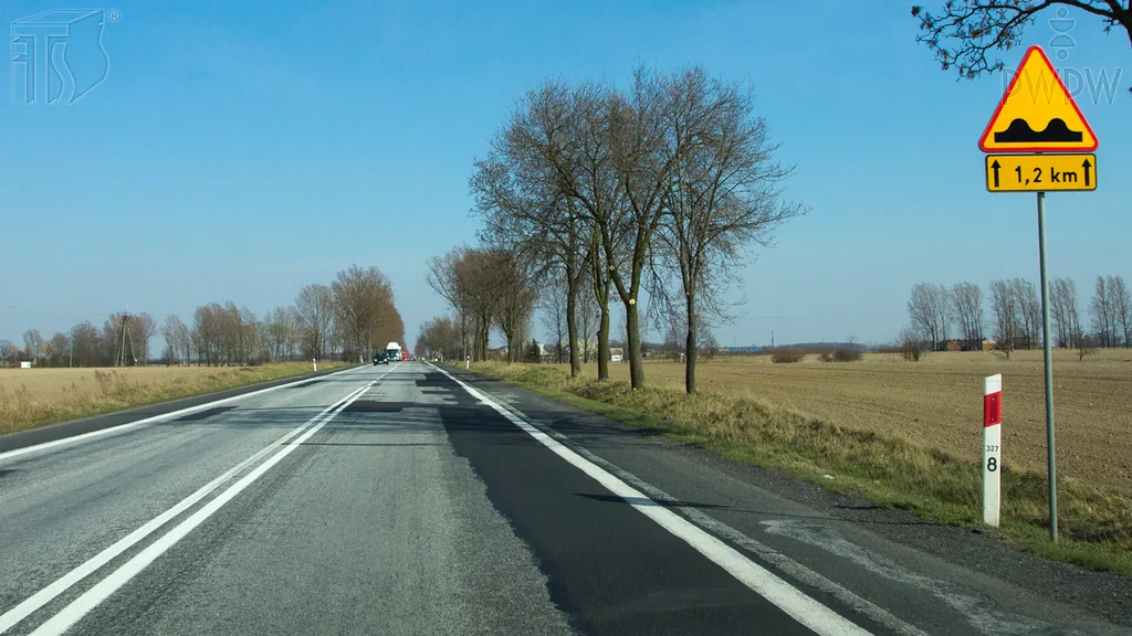 Zdjęcie do pytania: Czy w przedstawionej sytuacji jesteś ostrzegany o nierównośc...