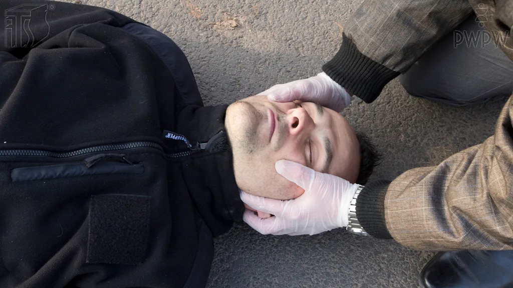 Zdjęcie do pytania: Jak długo należy ręcznie stabilizować głowę poszkodowanego z...